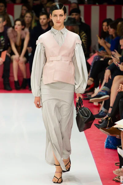 Look 3